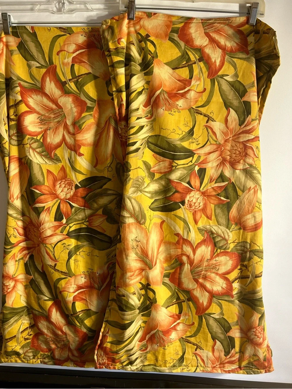 TOMMY BAHAMA HOME TROPICAL LILY KING SIZE ISLAND-INSPIRED VINTAGE PILLOW SHAMS